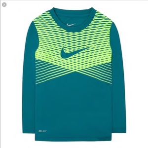 NIKE BOYS SIZE 5 DRI-FIT LONG SLEEVE TEE